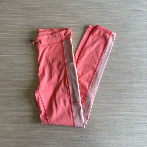 Women’s Fabletics Leggings - Picture 1 of 6
